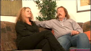 Horny milf gyda enfawr jygiau cael fuck gan ei frawd-yng-nghyfraith yn gadael iddo cum ar ei boobs mawr