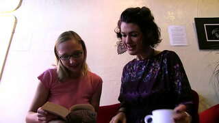 Lesbo whores झवणे - केसाळ बुश