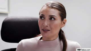 Вялікая жопастая памочніца займаецца сэксам са сваім жанатым босам