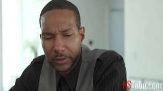 чорнокожа падчерка хоче, щоб її папа ставився до неї як до леді