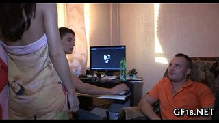 Симпатичная девушка жасөспірім тұр қатерлі ісігі