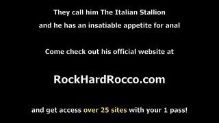 Drolja stepteen želi da budem kao ona maćeha,oni se ljube i lizanje jedni drugima pičkica.Odjednom njen očuh stigne,umesto da se ljutim on ih pušta da puši grkljan mu je veliki kurac.Zauzvrat jebe stepteens pičkica i da wifes čvrsto sočne dupe.