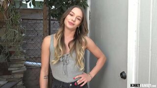 ���კუღმართი ოჯახი - მისი ახალგაზრდა ვაგინა